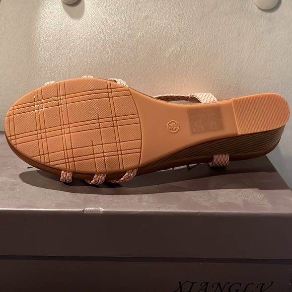 Size 8 (39) floral embellished wedge sandals. NWB - Picture 3 of 5